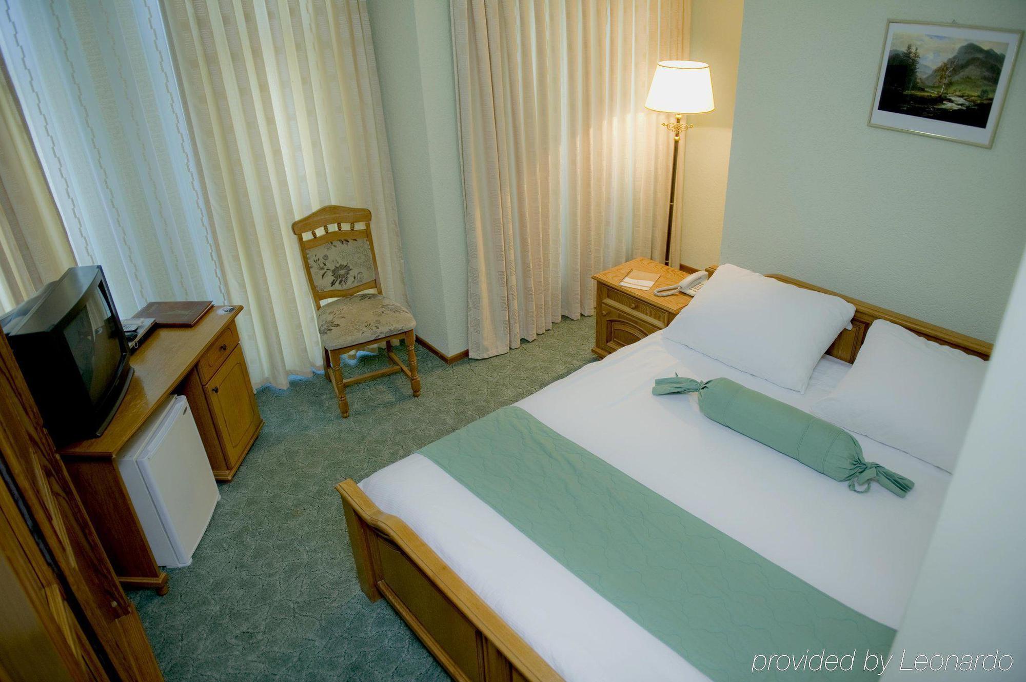 Hotel Victory プリシュティナ エクステリア 写真